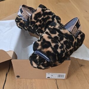 UGG WOMEN Black and Tan FLUFF YEAH Slippers